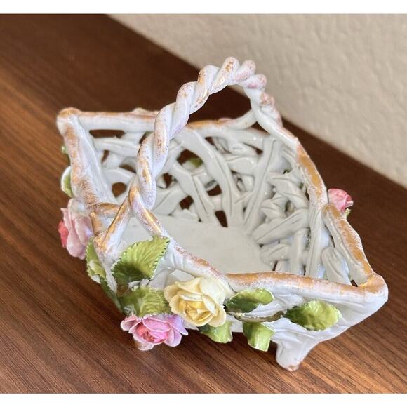 VINTAGE SCHIERHOLZ DRESDEN DIAMOND SHAPED PORCELAIN BASKET WITH APPLIED ROSES - Picture 11 of 16